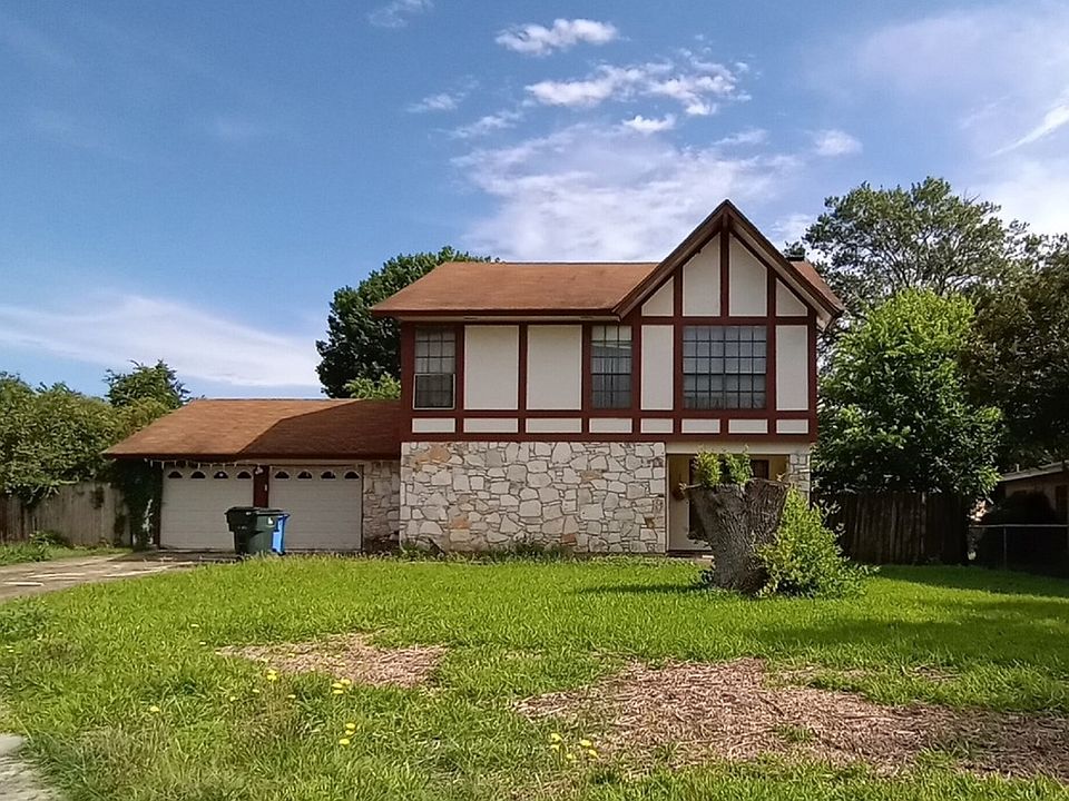 1st image of 305 Fairfax Cir