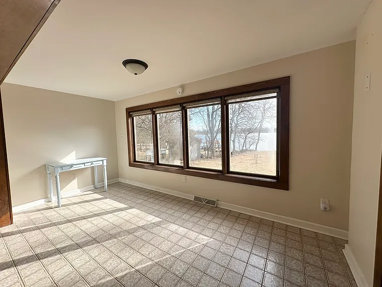 136 E Hazel Dell — Photo 11