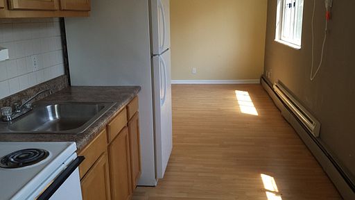 3rd image of 1522 Cedar Ave APT 8