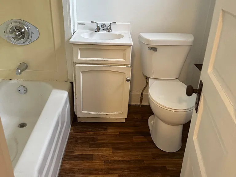 4944 Magoun Ave #2F — Photo 9