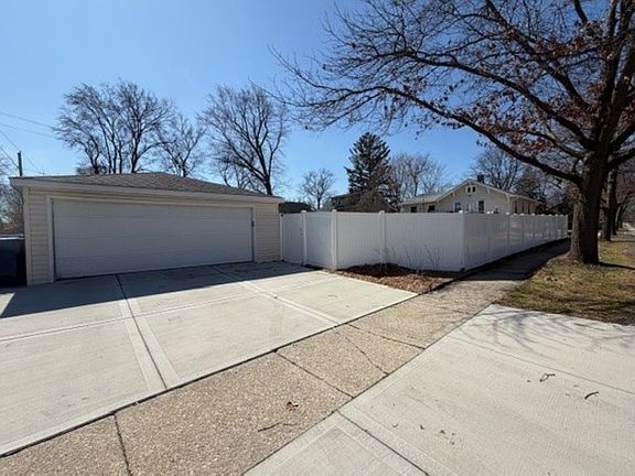 3rd image of 121 N Princeton Ave