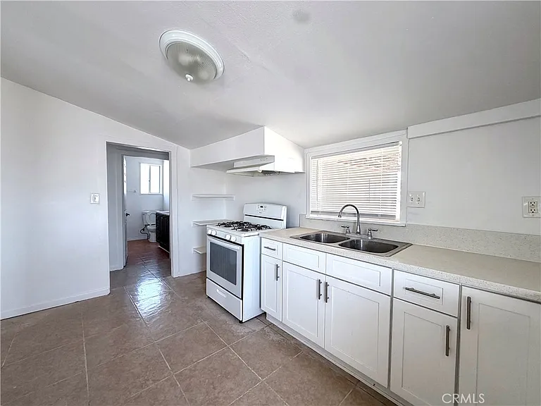247 Stephen St — Photo 5