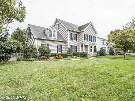 3rd image of 32 Londonderry Dr