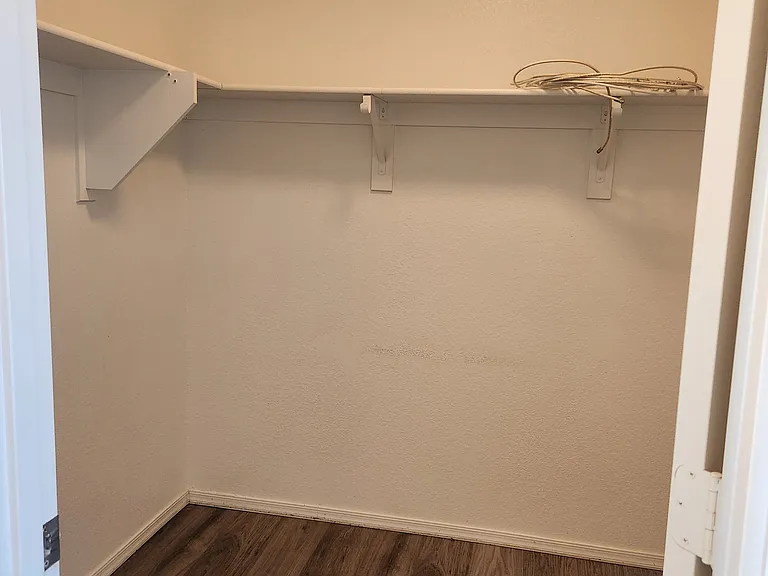 5931 W Albeniz Pl — Photo 16