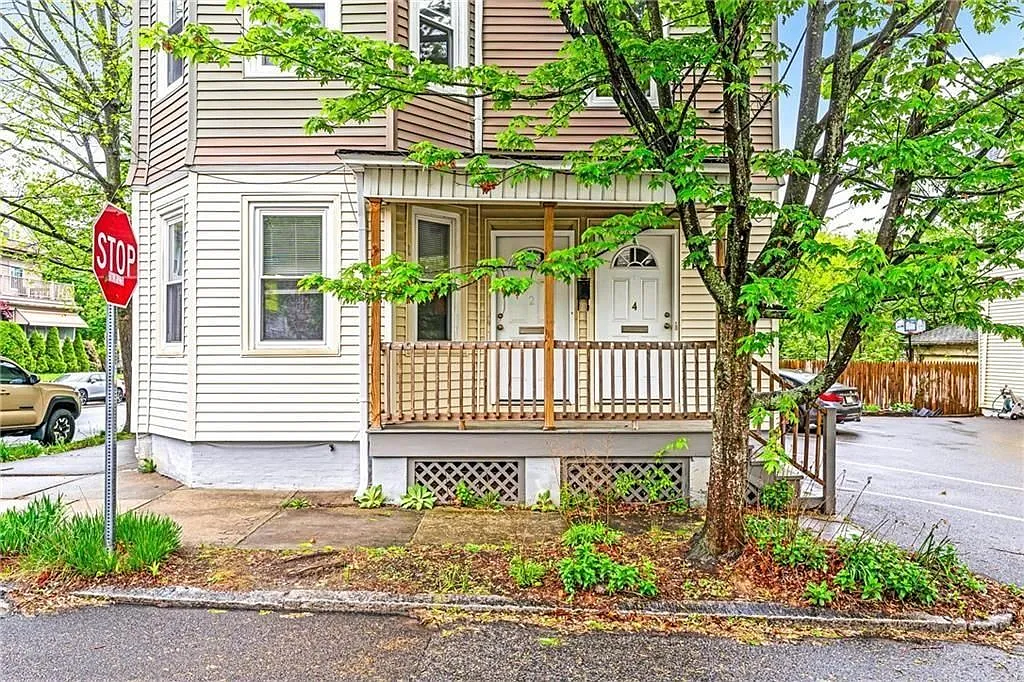 2 bed, 1.0 bath, 1000 sqft, $2,300 — Photo 1