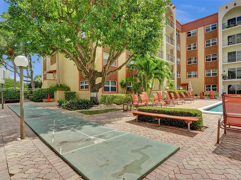 400 N Riverside Dr #214 — Photo 31