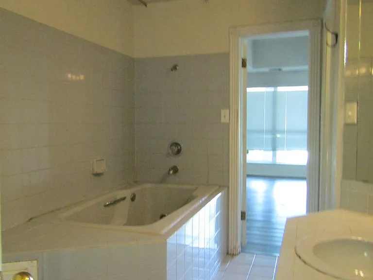501 NW Fairway Villas Dr — Photo 13