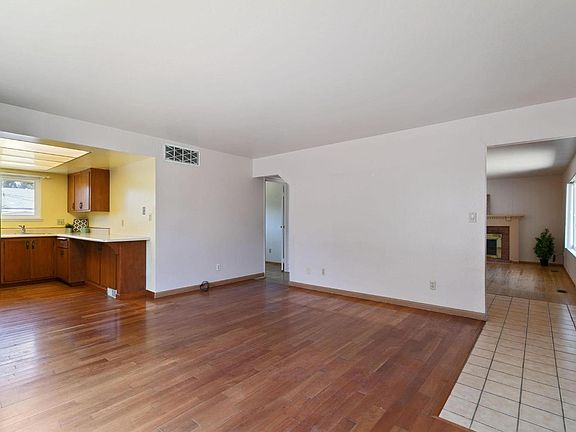 4th image of 239 Begonia Boulevard