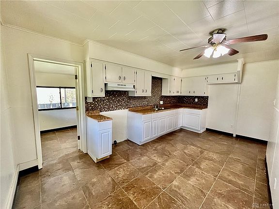 3rd image of 215 Julia Ave