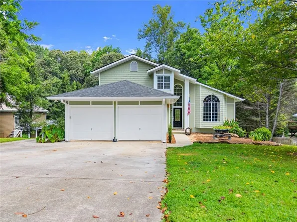 272 Indian Cove Dr, Dawsonville, GA 30534