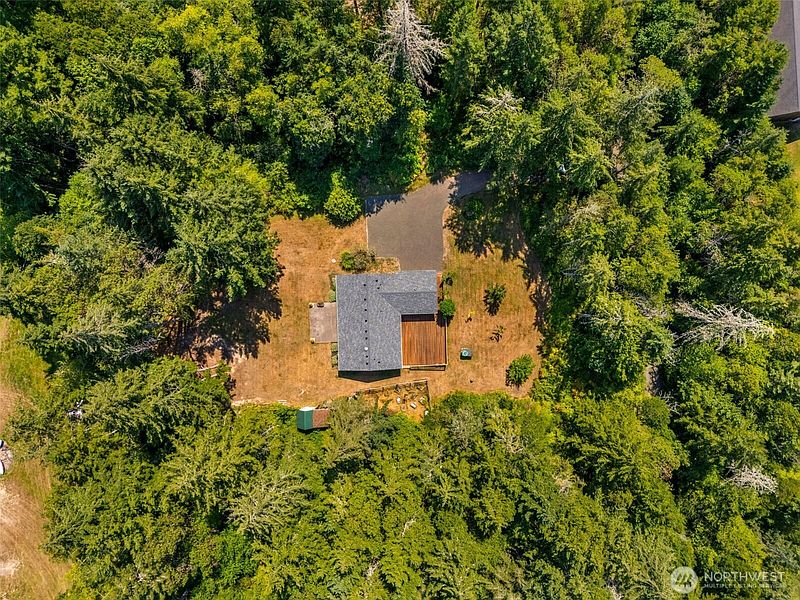 4th image of 8910 Hunter Point Road NW