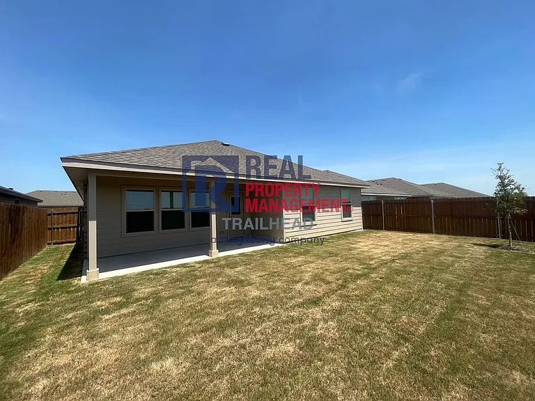 827 Peighton Dr — Photo 17