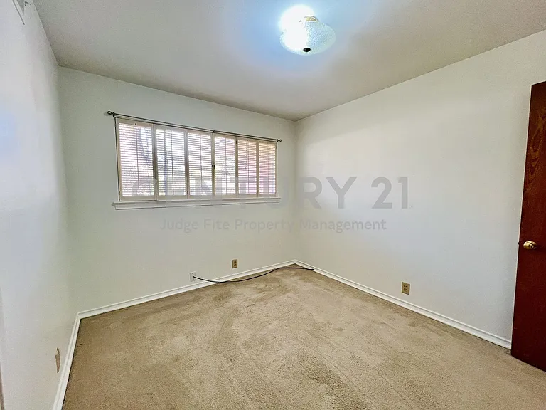 8715 Labron Ave — Photo 10