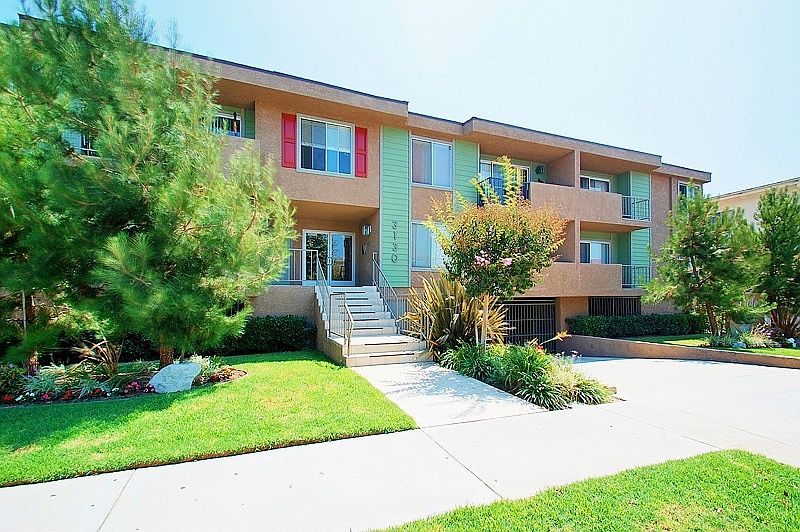 1st image of 3130 Bagley Ave APT 206