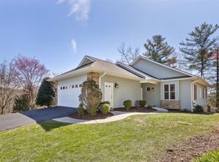 29 Cove Park Ln, Hendersonville, NC 28739