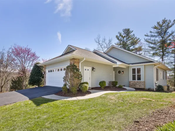 29 Cove Park Ln, Hendersonville, NC 28739