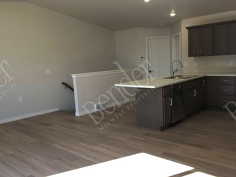 Windmill Flats Townhomes - Up to 2 Months Free! — Photo 7