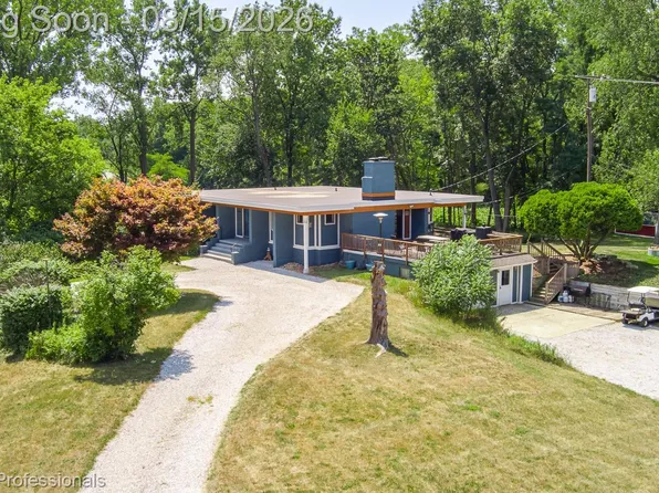 9561 Ute Pointe Dr, Clarkston, MI 48346