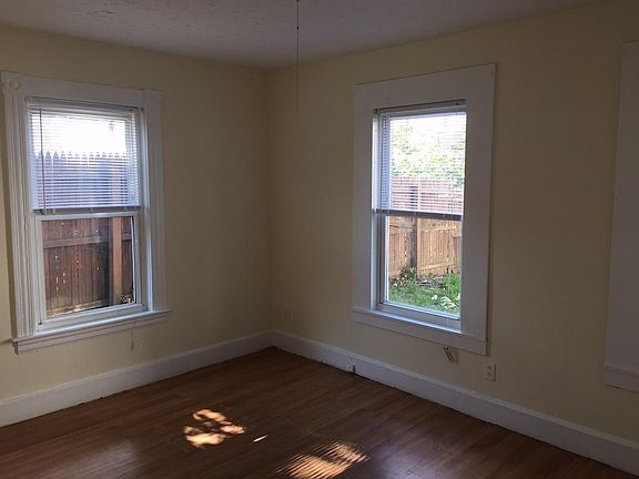 4th image of 320 Pleasant St #6