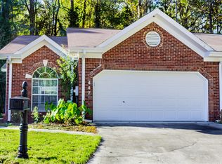 447 Creekview Cir, Gardendale, AL 35071