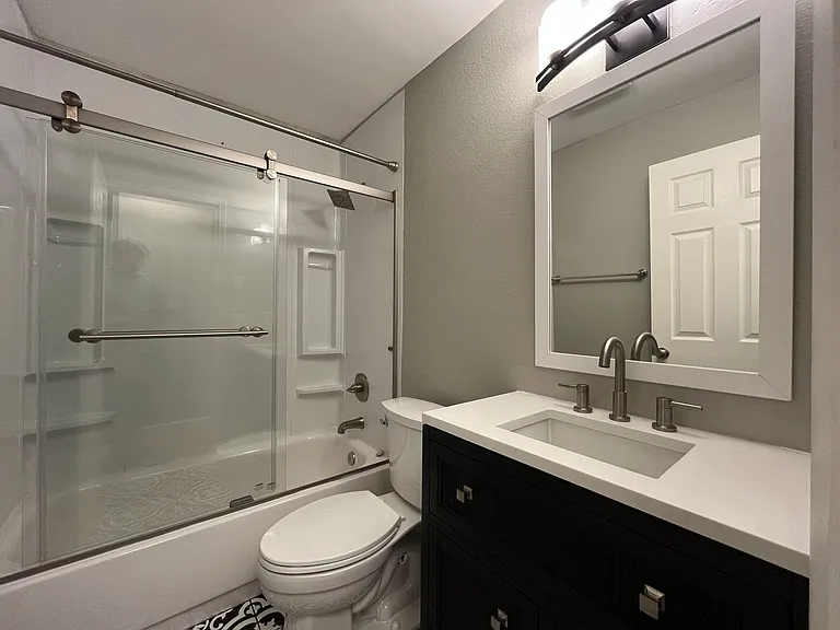 15827 NE Glisan St #12 — Photo 19