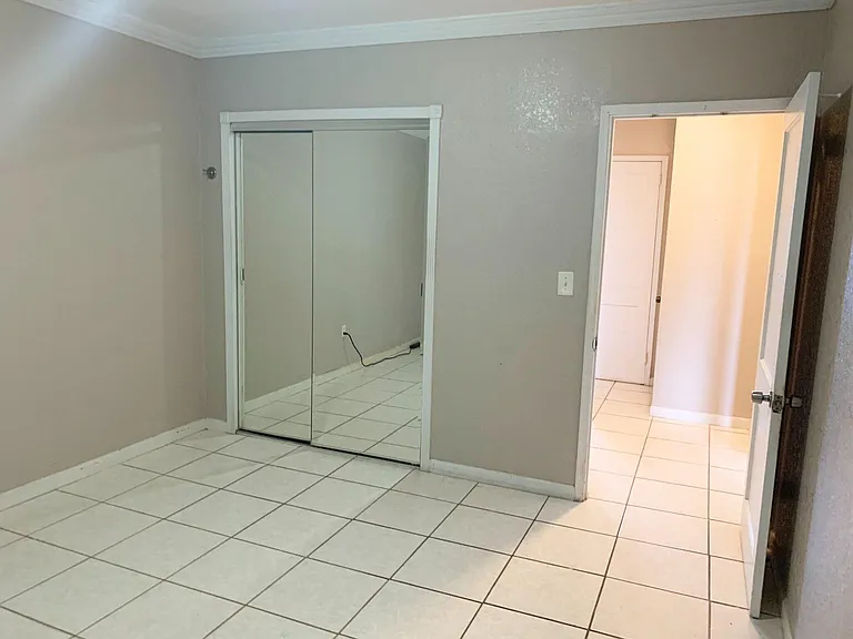 555 SW 16th Ave #15 — Photo 11