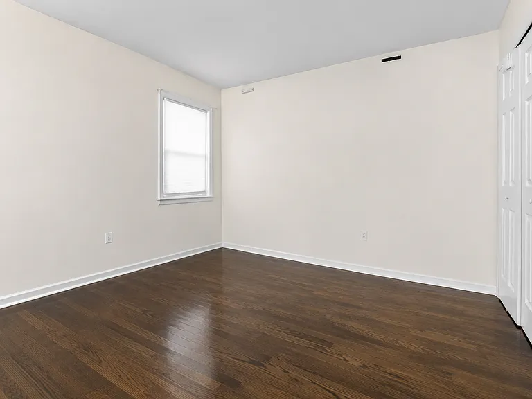 725 E Broadway #4 — Photo 8