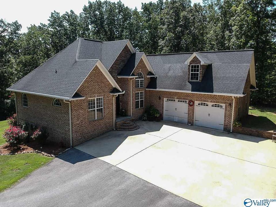 1st image of 165 Oak Valley Dr