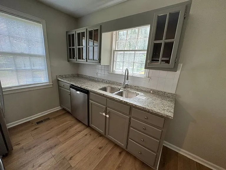 245 Beechwood Cir — Photo 6
