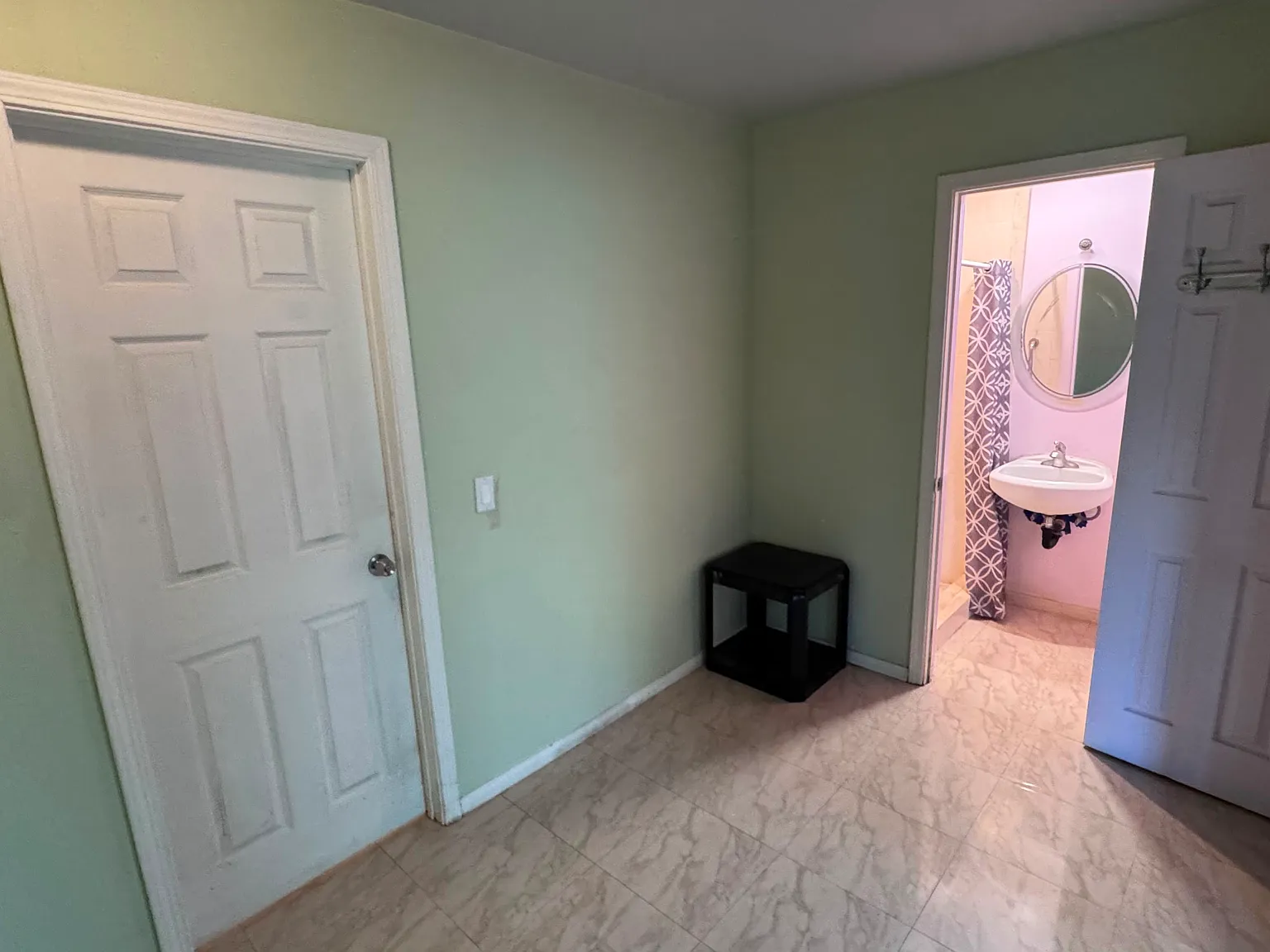 5 bed, 2890 sqft, $1,500 — Photo 1
