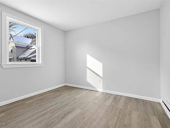 5th image of 833 E 156th St