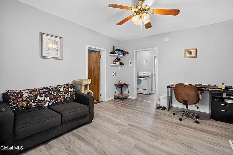 3rd image of 175 Beekman Street