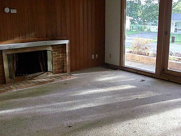 5th image of 410 W Northern Ave