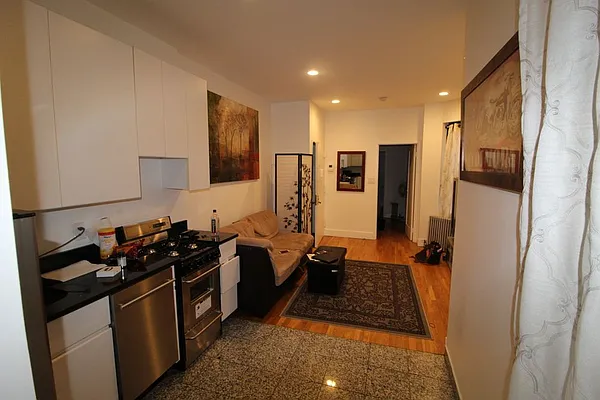 Rented by Mossanen Group | media 28