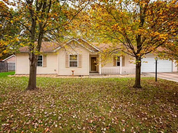 102 Weisbrook Ln, Carterville, IL 62918