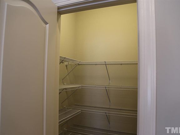 4th image of 836 Poplar St