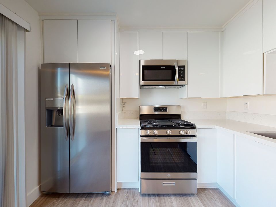 1st image of 400 N Los Robles Ave APT 18
