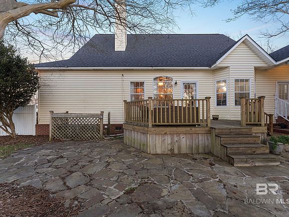 5th image of 124 Main St