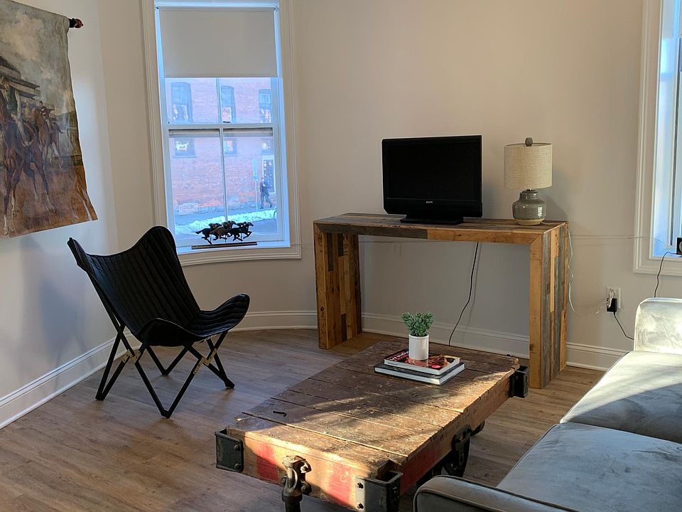 1st image of 68 Putnam St #201