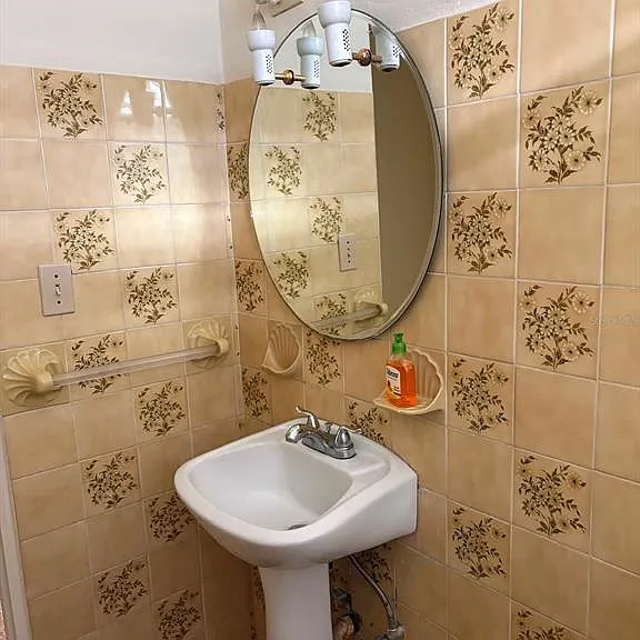 13 Calle Tizol Urb El Seco — Photo 11