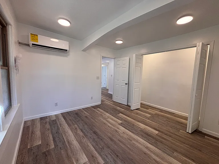 1004 E Delmar St — Photo 13