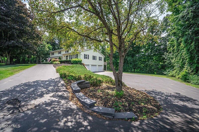 4th image of 47 Rolling Brook Drive