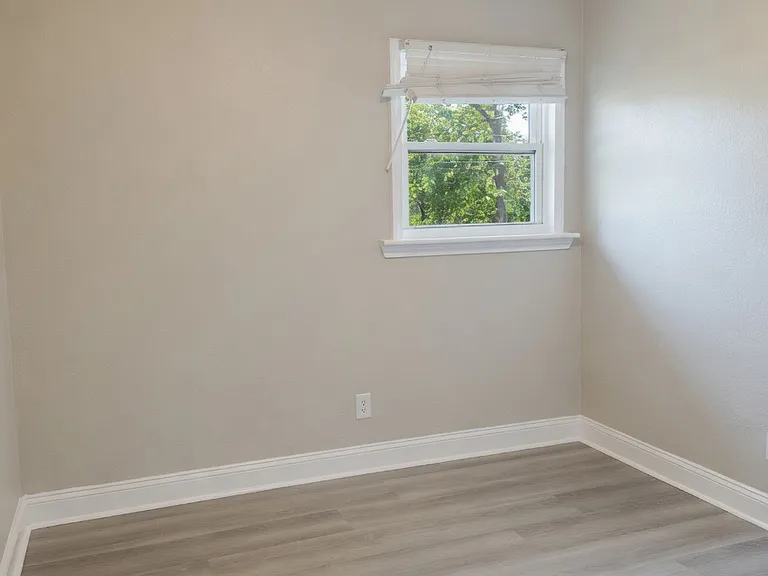 2443 Julia Ave #B — Photo 9