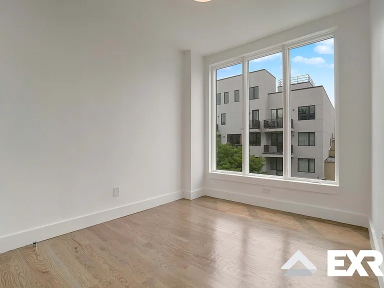 152 Erasmus St #307 — Photo 5