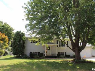 1718 Cardinal Dr, Galesburg, IL 61401