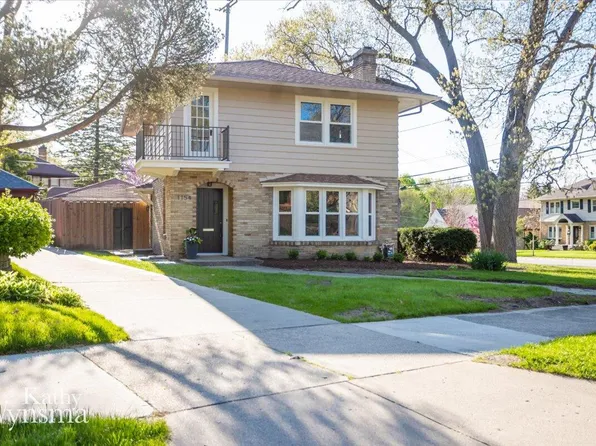 1154 E Chippewa Dr SE, Grand Rapids, MI 49506
