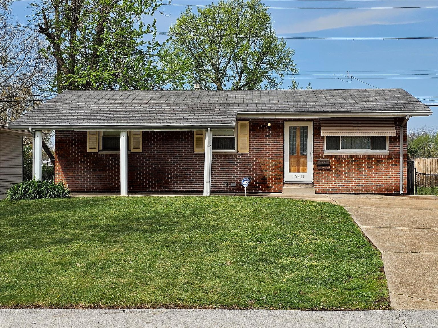 10411 Lilac Ave, Saint Louis, MO 63137 | Zillow