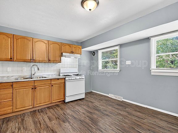 4th image of 409 Shepley Dr