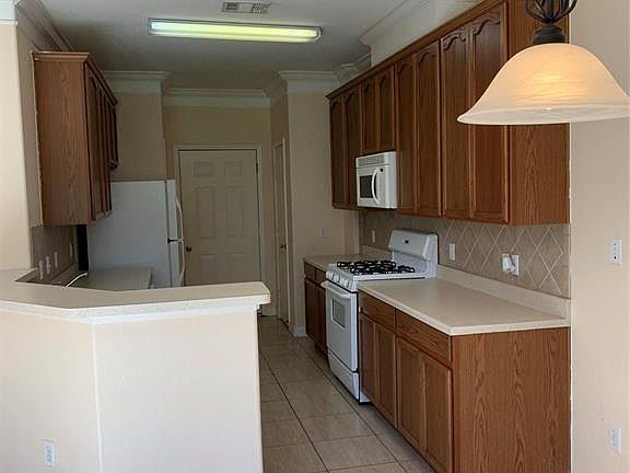 5th image of 9747 Brookshire St