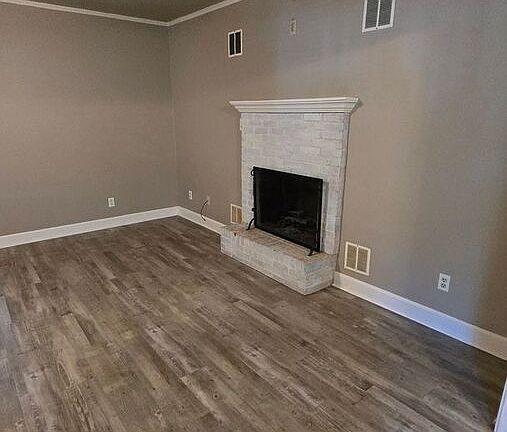 5th image of 919 S Bonham St